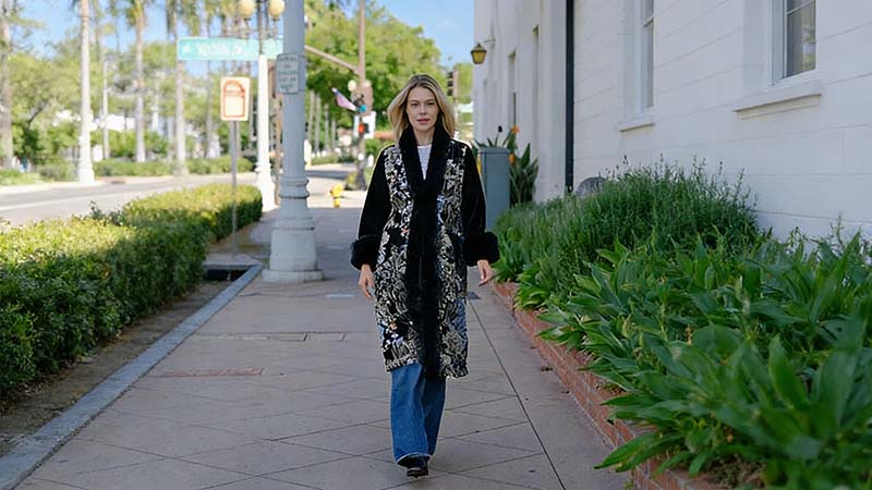 How to Wear Velvet in a More Casual Way?